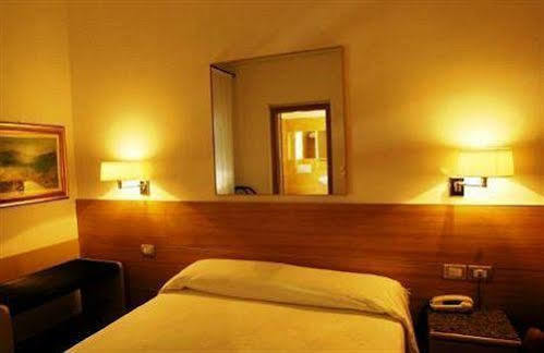 Albergo Al Caminetto Torbole Sul Garda Exterior photo
